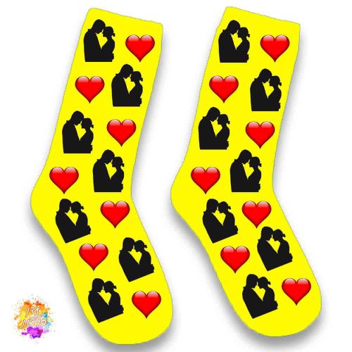 גרביים עם הדפסה דגם זוג מחובק צבע צהוב
