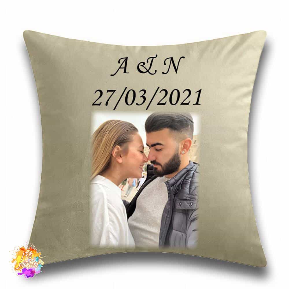 כרית נוי קטנה עם הדפסה ותמונה צבע שמנת כרית נוי קטנה עם הדפסה ותמונה צבע שמנת